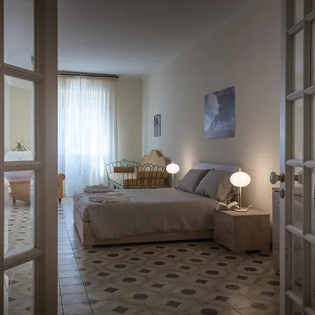Della 2* Lecce